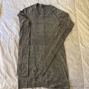 Lululemon size 4 grey run swiftly top